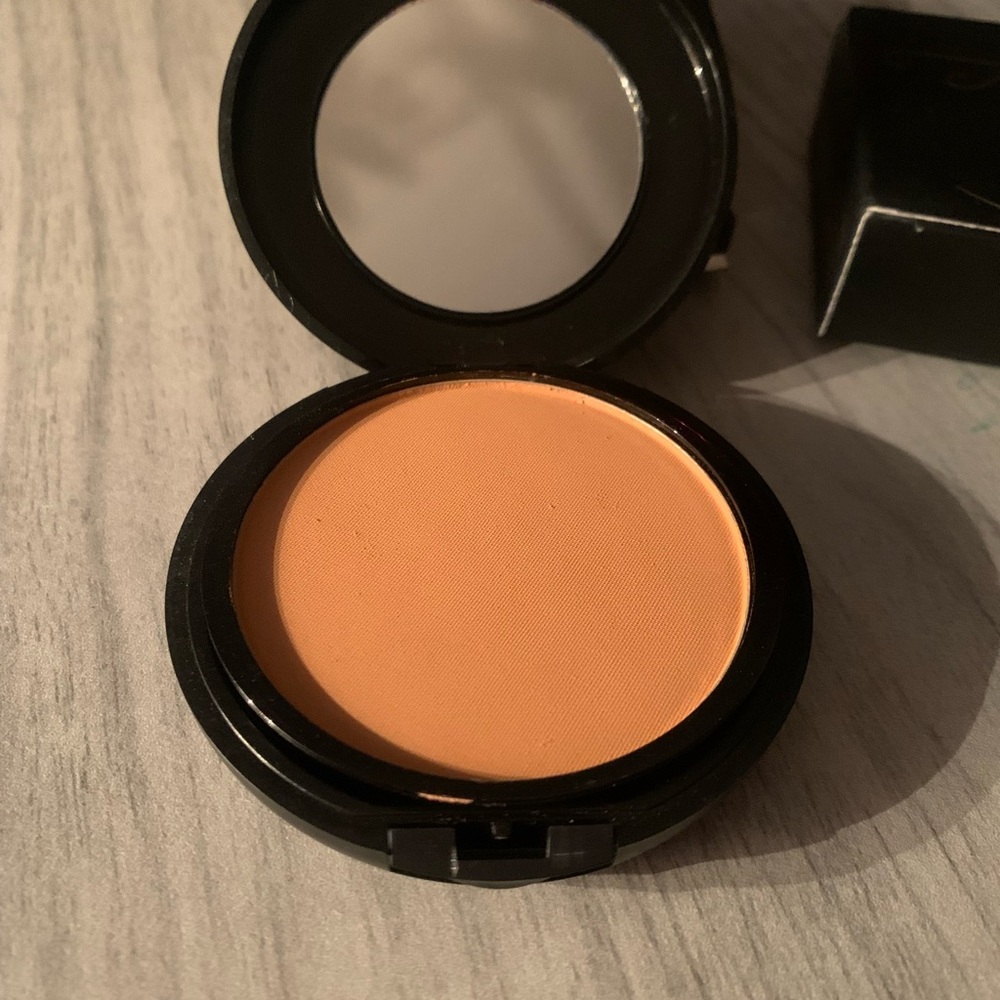 Makeup - Picture 2 of 4
